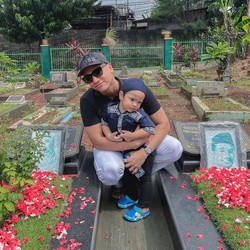 Saat Gala Curi Perhatian Pimpin Doa untuk Vanessa Angel dan Bibi