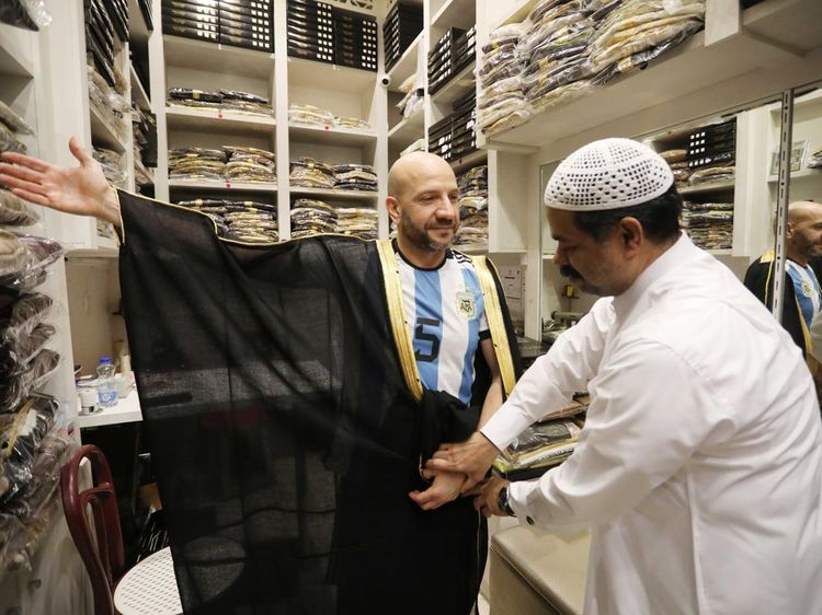 Gegara Messi, Jubah Bisht Jadi Buruan Wisatawan di Qatar