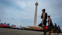 Pasukan gabungan TNI hingga Polri melakukan apel Operasi Lilin di lapangan Monas, Jakarta Pusat, Kamis (22/12/2022).  