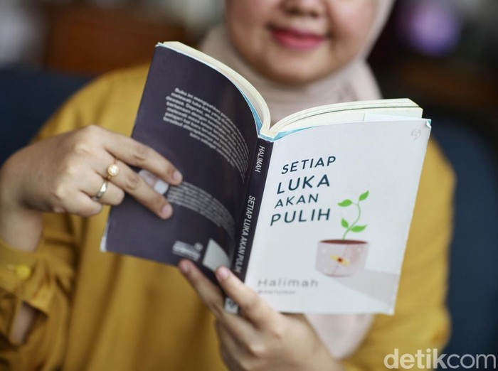 Halimah, Penulis Buku Setiap Luka Akan Pulih yang diterbitkan oleh penerbit Gagasmedia.