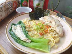 Cicip Menu Sehat Chicken Ramen Soya Milk dari Icelroomskitchen