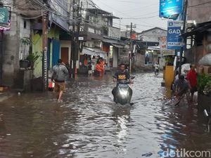Kawasan Pasar Kambing Kemang Jaksel Banjir, Banyak Kendaraan Putar Balik