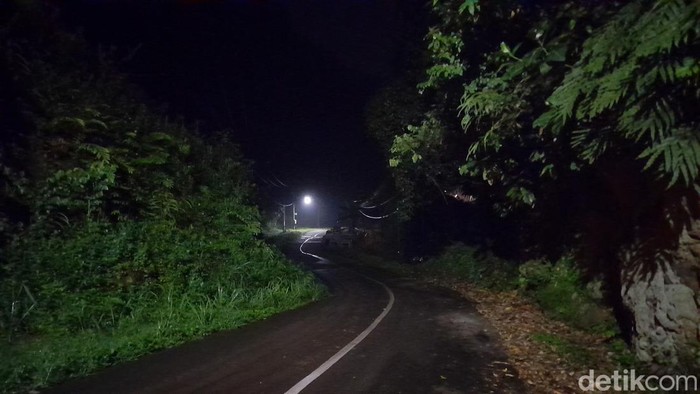 Jalan Lama Cadas Pangeran, Sumedang.