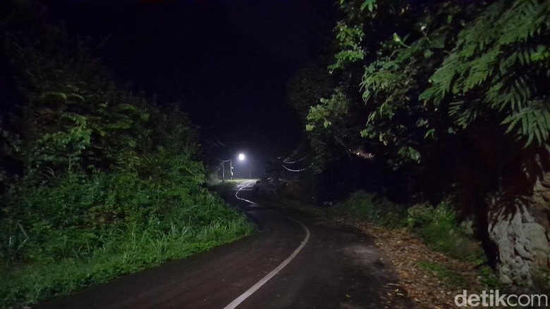 Jalan Lama Cadas Pangeran, Sumedang.