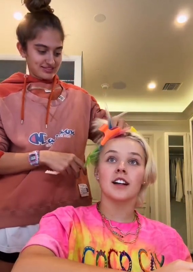 Pada 17 Desember, Avery Cyrus mengonfirmasi bahwa hubungan asmaranya dengan Jojo telah usai. “Kami memutuskan bahwa kami lebih baik menjadi teman,” ungkap Avery. Foto: dok. Instagram/@itsjojosiwa & @averycyrus