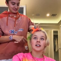 Pada 17 Desember, Avery Cyrus mengonfirmasi bahwa hubungan asmaranya dengan Jojo telah usai. “Kami memutuskan bahwa kami lebih baik menjadi teman,” ungkap Avery. Foto: dok. Instagram/@itsjojosiwa & @averycyrus