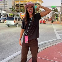 Avery Cyrus punya followers di TikTok lebih dari delapan juta. Banyak yang penasaran, apakah dia memiliki hubungan saudara dengan Miley Cyrus. Nyatanya Avery dan Miley tidak punya hubungan darah. Foto: dok. Instagram/@itsjojosiwa & @averycyrus