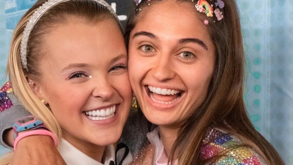 9 Foto Avery Cyrus, Artis TikTok Mantan Pacar Jojo Siwa yang Kena Sindir