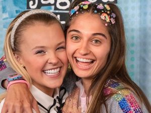 9 Foto Avery Cyrus, Artis TikTok Mantan Pacar Jojo Siwa yang Kena Sindir