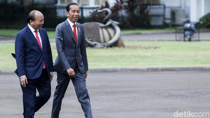 Presiden RI Joko Widodo (Jokowi) menyambut kunjungan Presiden Vietnam Nguyen Xuan Phuc di Istana Kepresidenan Bogor, Bogor, Jawa Barat, Kamis (22/12/2022).