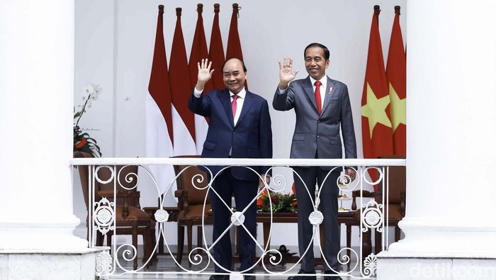 Presiden RI Joko Widodo (Jokowi) menyambut kunjungan Presiden Vietnam Nguyen Xuan Phuc di Istana Kepresidenan Bogor, Bogor, Jawa Barat, Kamis (22/12/2022).