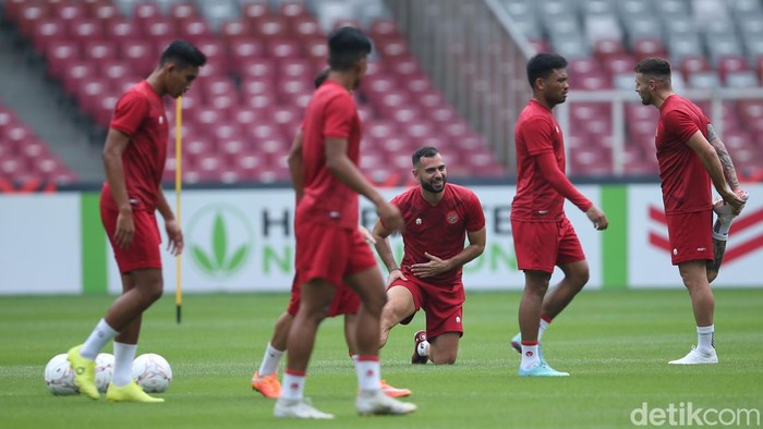Jordi Amat mendapat sambutan baik dari Fachruddin Aryanto.