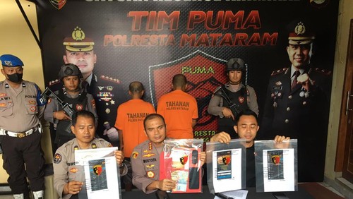 Dua pelaku bisnis togel online di Kota Mataram dibekuk Satreskrim Polresta Mataram, Kamis (22/12/2022).