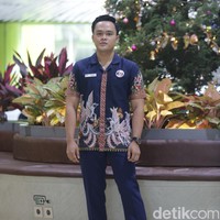 Inilah rancangan Anne Avantie untuk seragam baru petugas PT Kereta Api Indonesia [KAI]. Foto: Agung Pambudhy/ Detikcom