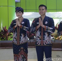 Inilah rancangan Anne Avantie untuk seragam baru petugas PT Kereta Api Indonesia [KAI]. Foto: Agung Pambudhy/Detikcom.