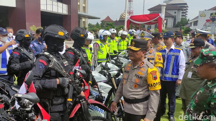 Kapolda Jateng Irjen Ahmad Luthfi di sela apel Operasi Lilin Candi 2022 di Mapolda Jateng, Kamis (22/12/2022).