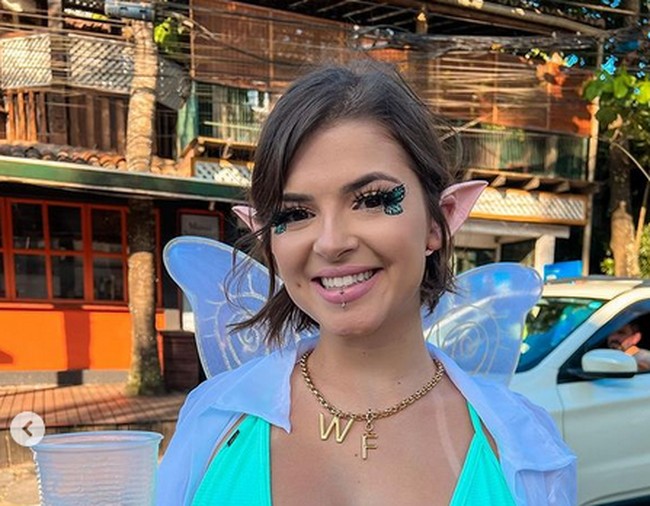 Dia melakukan prosedur hymenoplasty atas permintaan penggemarnya. Permintaan tersebut diturutinya karena wanita 21 ,tahun itu pun mengaku ingin punya kehidupan seks lebih baik. Foto: dok. Instagram/@soy_kerolay