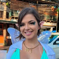 Dia melakukan prosedur hymenoplasty atas permintaan penggemarnya. Permintaan tersebut diturutinya karena wanita 21 ,tahun itu pun mengaku ingin punya kehidupan seks lebih baik. Foto: dok. Instagram/@soy_kerolay