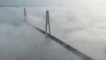Ketutup Kabut, Jembatan Ini Kaya Dibangun di Atas Awan