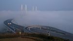 Ketutup Kabut, Jembatan Ini Kaya Dibangun di Atas Awan