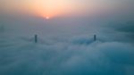 Ketutup Kabut, Jembatan Ini Kaya Dibangun di Atas Awan