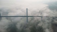 Begini pemandangan jembatan di Chongqing, China, 21 Desember 2022.