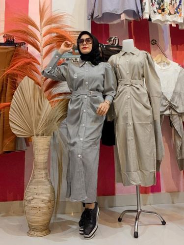 Kisah ibu tunggal tangguh, menghidupi dua anak kembarnya seorang diri dan kini mempunyai bisnis busana import di Medan.