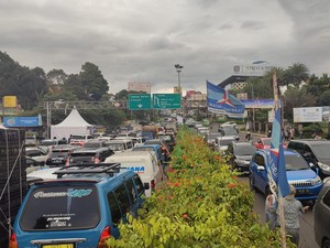 Jelang Nataru, Lalin Menuju Puncak Bogor Mulai Padat Sore Ini