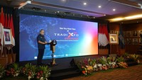 Menteri Perdagangan Zulkifli Hasan bangga atas kinerja dan capaian Trade Expo Indonesia (TEI) ke-37 tahun ini. Dalam penutupan yang digelar di Kantor Kementerian Perdagangan, di Jakarta, pada Kamis (22/12), TEI membukukan transaksi sebesar USD 15,83 miliar atau sekitar Rp246,64 triliun. Nilai ini jauh melebihi target yang ditetapkan sebelumnya sebesar USD 10 miliar.