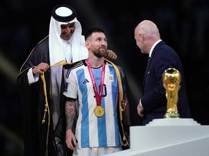 Sultan Oman Tawar Jubah Messi Rp 15,5 M!