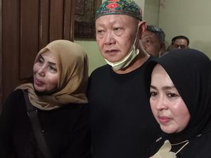 Tangis Munaroh Ingat Ucapan Terakhir Mak Nyak
