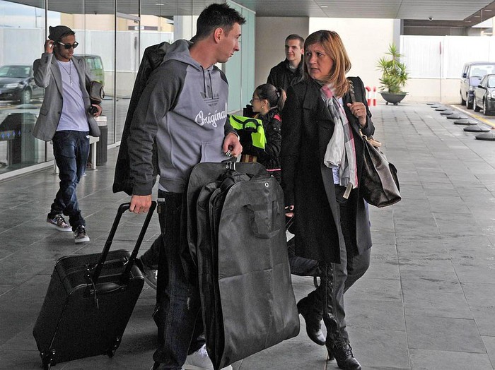 BARCELONA, SPAIN - JANUARY 13:  Barcelona football players Leo Messi (2L), his mother Celia Cuccittini and Neymar (L) are seen at airport to travel to Zurich to attend Golden Ball Gala on January 13, 2014 in Barcelona, Spain.  (Photo by Europa Press/Europa Press via Getty Images)
