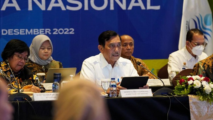 Menko Marves Luhut Binsar Pandjaitan memimpin sidang pelno Dewan Sumber Daya Air Nasional yang akan menerima Anggota Dewan SDA Nasional dari unsur Nonpemerintah periode 2023-2028.