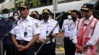 Direktur Utama KAI Didiek Hartantyo juga menegaskan, persiapan KAI memasuki Nataru dimulai sejak hari ini, yaitu 22 Desember sampai dengan 8 Januari 2023. Demi memenuhi kebutuhan Nataru kali ini, KAI menyediakan sebanyak 5,6 juta tiket.