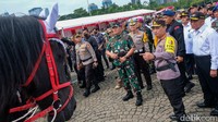 Turut hadir juga Menko PMK Muhadjir Effendy dan Wamenkes Dante Saksono.  