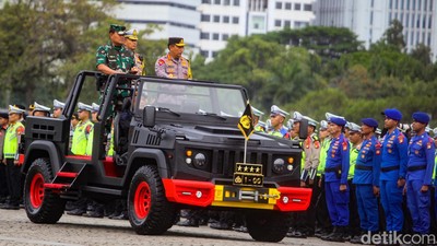 Momen Panglima TNI-Kapolri Cek dan Sapa Pasukan Operasi Lilin