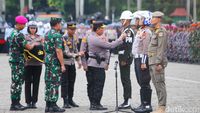 Momen Panglima TNI-Kapolri Cek Dan Sapa Pasukan Operasi Lilin