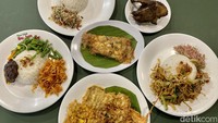 Kemudian untuk menu pendampingnya pun tak kalah beragam. Ada kentang mustofa yang manis dan gurih. Semakin enak dengan paduan sambal kecombrang. Foto: detikcom/Riska Fitria