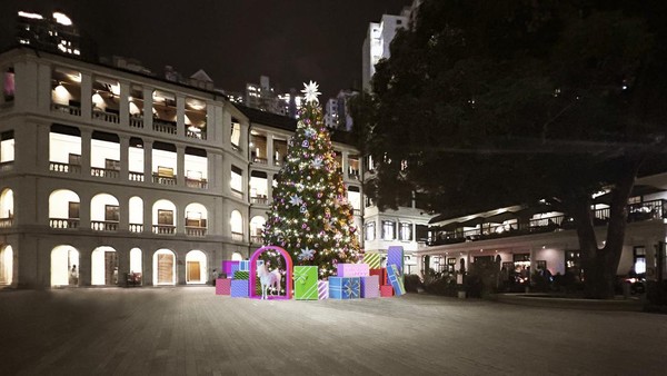 Kompleks bersejarah yang direvitalisasi di Tai Kwun akan disemarakkan dengan perayaan meriah di akhir bulan Desember ini. Pemandangan dan musik Natal yang romantis akan memenuhi suasana Tai Kwun, dengan pohon Natal yang megah di Parade Ground. (dok. HKTB)
