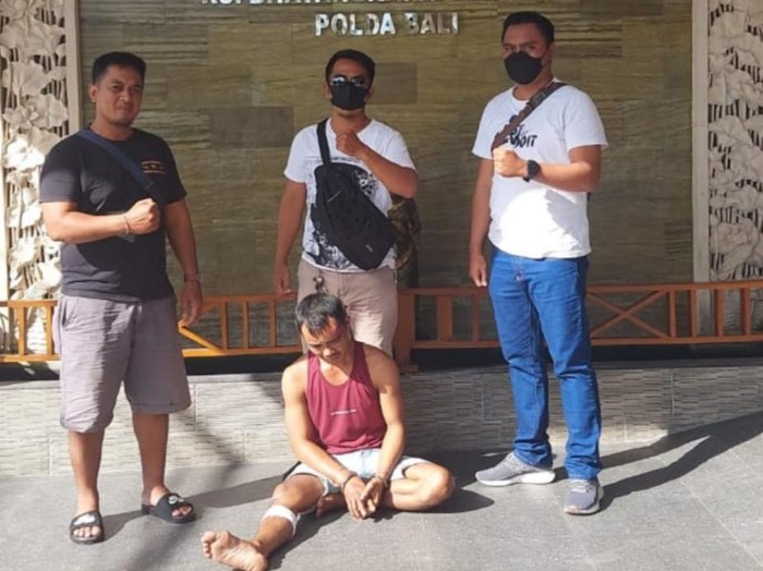 Pelaku pencurian sepeda motor di Pelabuhan Sanur ditangkap polisi. (Dok. Polsek Denpasar Selatan)