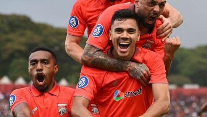 Pemain Borneo FC Matheus Pato dan Terens Puhiri
