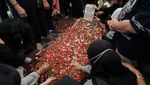 Mengantar Mak Nyak ke Rumah Terakhir