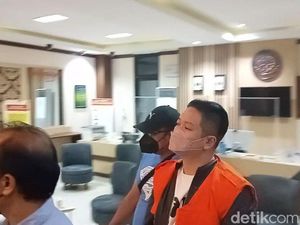 Napi Korupsi di Semarang Kepergok Makan Bareng Keluarga di Restoran