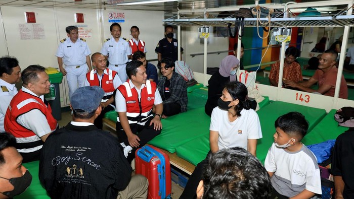 PT PELNI (Persero) menargetkan penumpang kapal pada periode Natal 2022 dan Tahun Baru 2023 mencapai 451.601 orang atau meningkat 99% dari periode Nataru tahun sebelumnya sebanyak 226.945 orang.