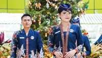 Seragam baru rancangan Anne Avantie itu memadupadankan batik bermotif burung sawunggaling, parang, dan truntum.