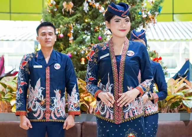 Inilah rancangan Anne Avantie untuk seragam baru petugas PT Kereta Api Indonesia [KAI]. Foto: Dok KAI