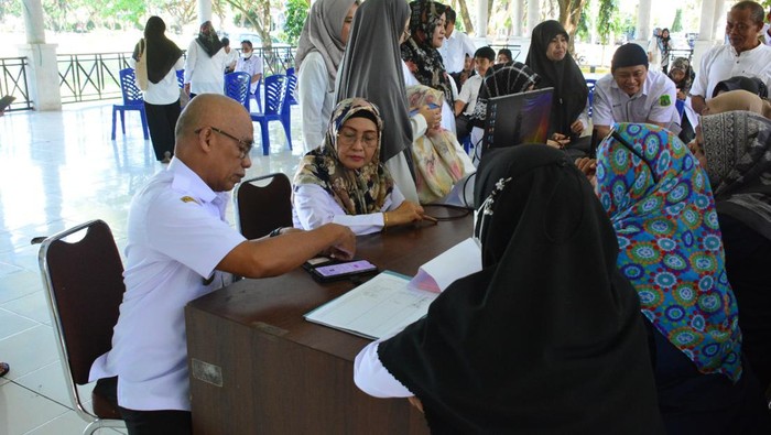Proses aktivasi identitas kependudukan digital di Sidrap.