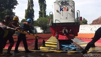 Setelah seluruh bagian dinilai sudah dalam keadaan baik dan berfungsi normal, Lokomotif kemudian akan menuju turntable atau tempat pemutaran.