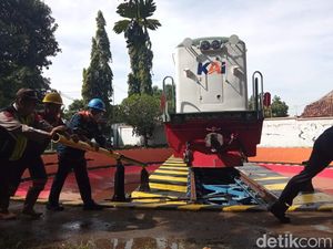 Potret Pemeliharaan Kereta Api di Cirebon Jelang Libur Nataru 2023