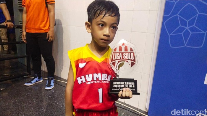 Putra Wali Kota Solo Gibran Rakabuming Raka, Jan Ethes Srinarendra di GOR Sritex Arena Solo, Kamis (22/12/2022).